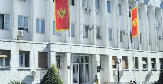 Ko još mari za propise